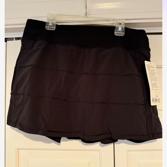 Lulu lemon skirts size 8 - Picture 2 of 2